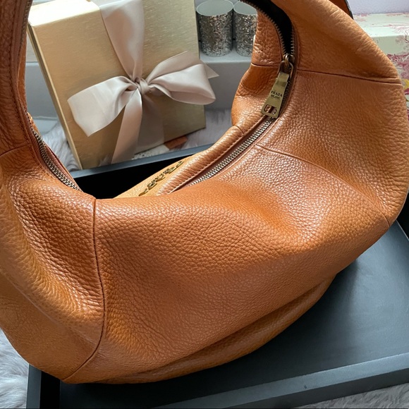 ✨🤎🤎✨PRADA Vintage Tan Leather Hobo Handbag ✨PURCHASE ONLY✨ - Picture 14 of 16